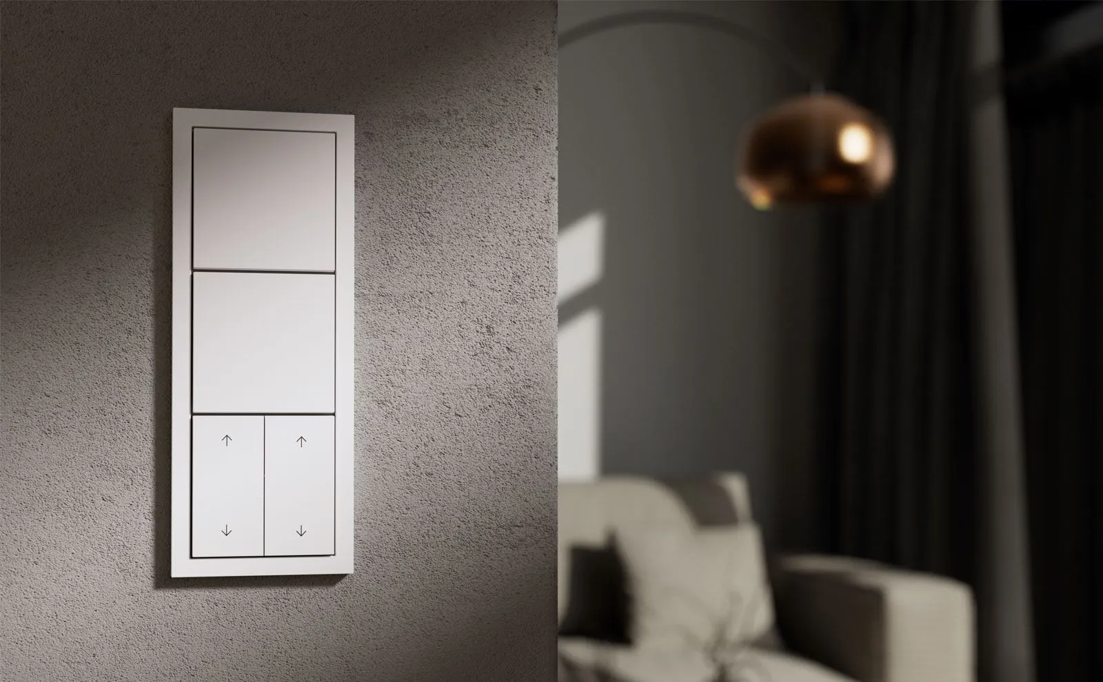 Gira System 70 Mehrfachrahmen mit Taster und Jalousiesteuerung an einer Wand neben einer Stehleuchte
